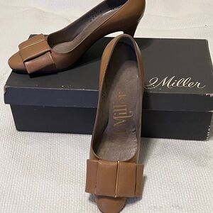 Vintage J. Miller Brown Leather Bow Heels | Neiman Marcus | 1960s | 4.5 AA